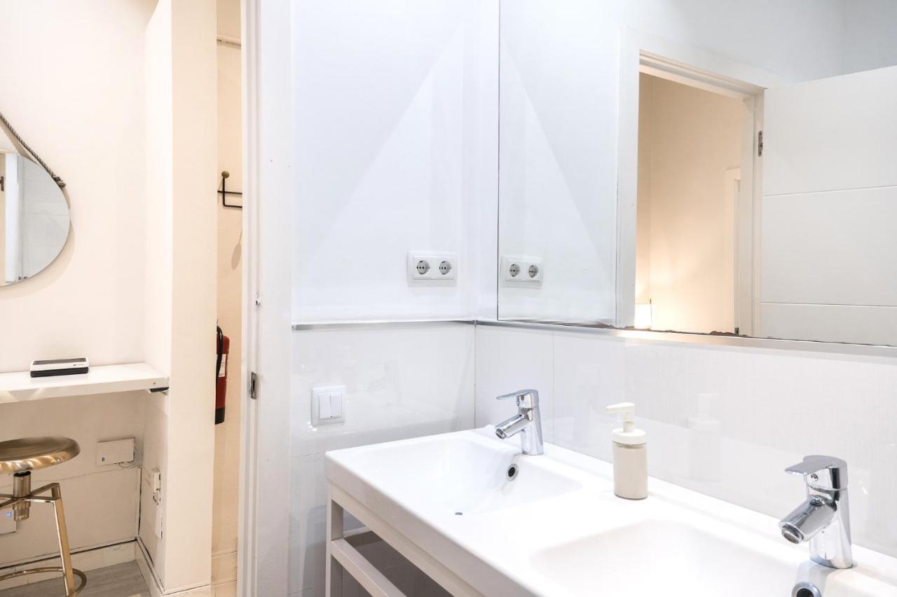 Cozy With Sunny Terrace In The Heart Of Gracia Apartamento Barcelona